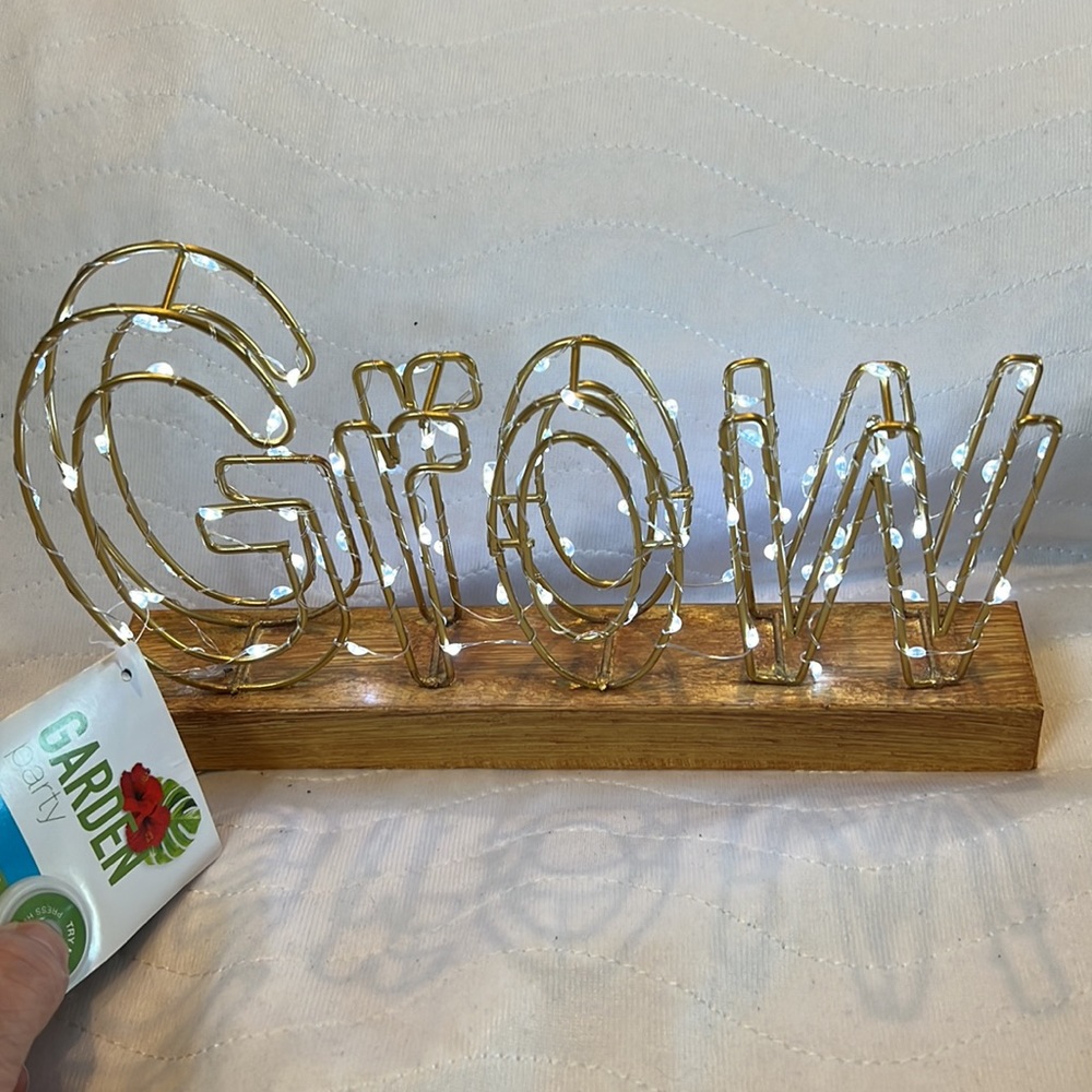 Garden 🪴 Party LED Wire Frame Light 💡 GROW NWT